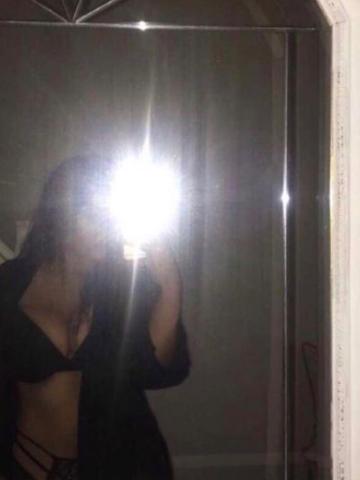 Лина Элегантная Брюнетка